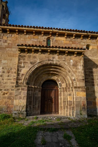 Romanische Kirche von San Andres de Rioseco. — Stockfoto