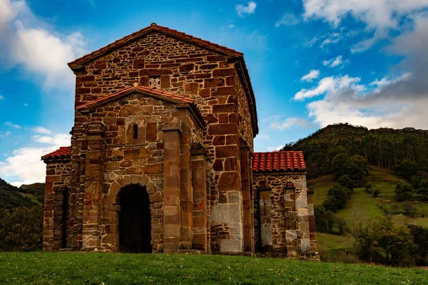 Romanic Church of Santa Cristina de Lerma. — Stockfoto