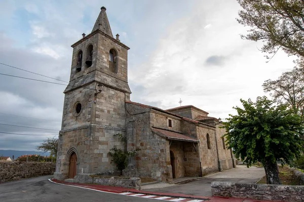 Romanesque Church of Our Lady of the Assumption in Arija. — Fotografia de Stock