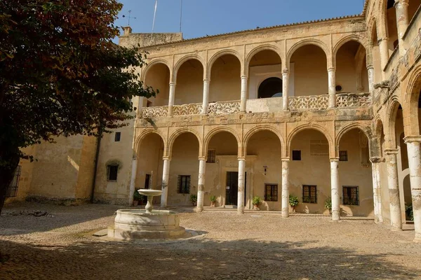 Courtyard in plateresque style. Palace-Castle de los Ribera in Bornos, province of Cadiz. — 스톡 사진