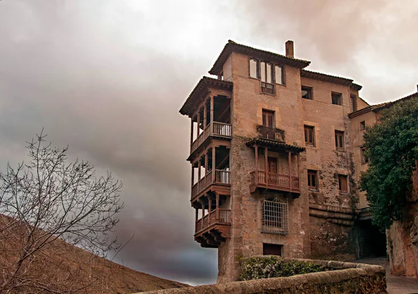 Hanging houses or Las Sirenas in Cuenca — стокове фото