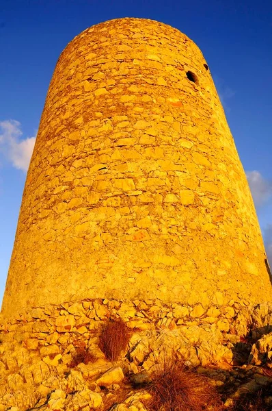 グラナダのAlmunecarにあるCerro gordoの時計塔. — ストック写真