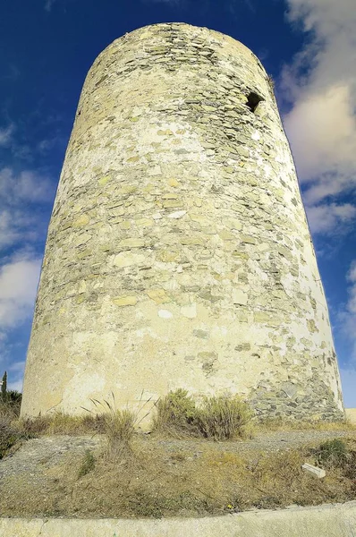 グラナダのヴェッラ・アルムネカーの先端の時計塔. — ストック写真
