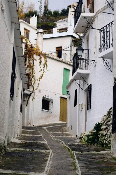 Straße von der Stadt Pampaneira in La Alpujarra Granadina, Sierra Nevada. — Stockfoto