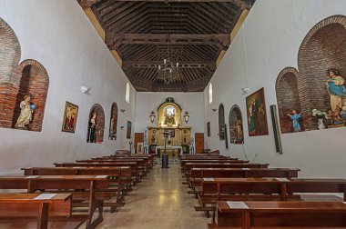 Fonelas, Granada 'daki Dolores Bakiresi Kilisesi' nin içinde..