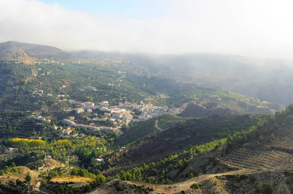 Vue panoramique de la Villa de Castril de la Pena, Grenade. — Photo