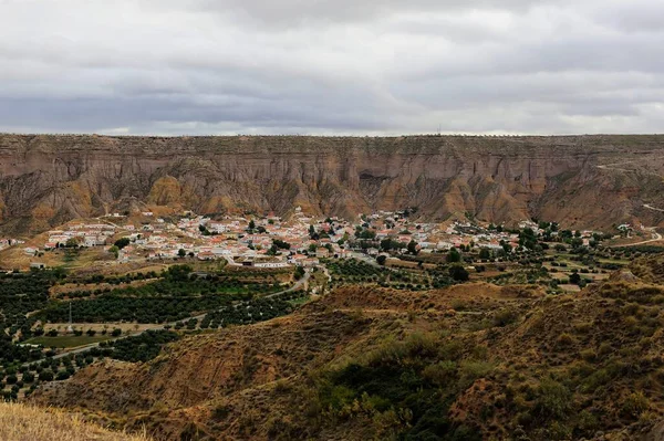 Granada vilayetindeki Gorafe Villası 'nın panoramisi.