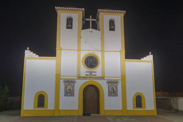 格拉纳达Santa Ana de Villanueva de las Torres教堂夜间摄影 — 图库照片