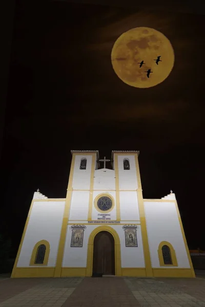 Night photography of the Church of Santa Ana de Villanueva de las Torres, Granada — Foto Stock