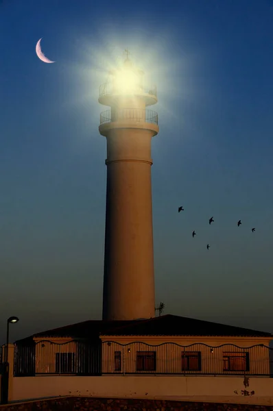 Endülüs 'ün Torrox de Malaga sahilindeki deniz feneri.. — Stok fotoğraf