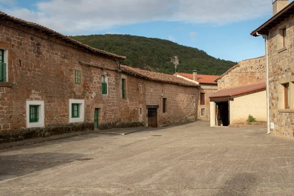 Rural and medieval village of Boscones del Ebro in Palencia. — 图库照片