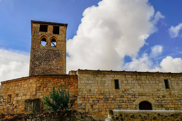 Romanesque church of Santa Maria de la Asuncion in Molpeceres, Valladolid. — Fotografia de Stock