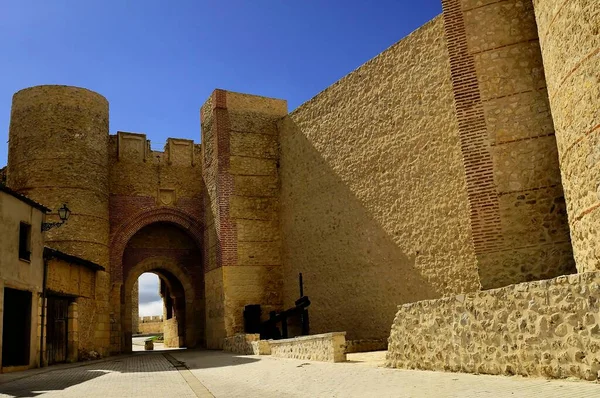 Gate of San Basilio in the medieval wall of Cuellar, Segovia. — Stock Photo, Image