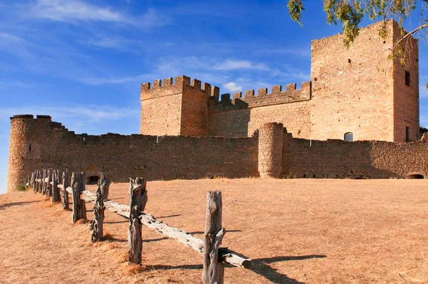 Segovia 'daki Pedraza Ortaçağ kasabasının kalesi.. — Stok fotoğraf