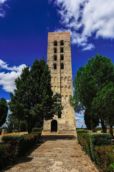 Toren van San Nicolas de la Villa de Coca in Segovia. — Stockfoto