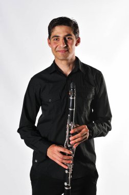 Müzik Konservatuarı öğrencileri sınıfta prova yapıyor..