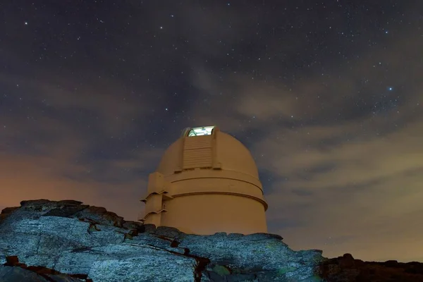 Night photography at the Calar Alto observatory in Almeria. — стоковое фото