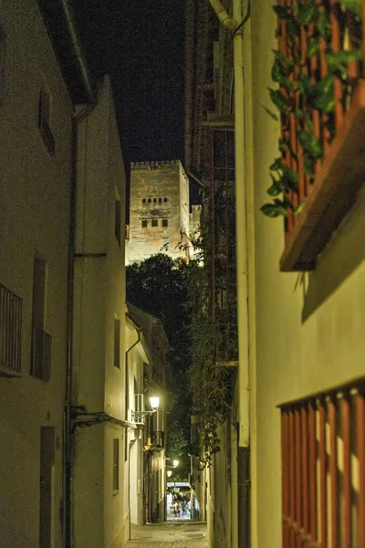 Typische und enge Straße des Viertels Albaicin — Stockfoto