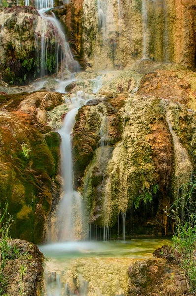 ビリャヌエバの天然水路の熱水カスケード — ストック写真