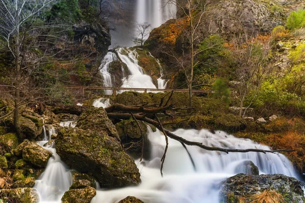 Wasserfall an der Quelle des Mundo Flusses. — Stockfoto