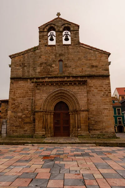 A igreja de Sabugo ou igreja velha de Sabugo, cidade de Aviles — Fotografia de Stock