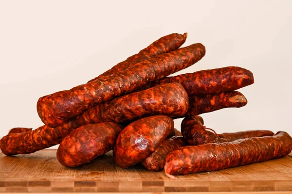 Different types of ingredients and sausages made by hand. — Stock Photo, Image