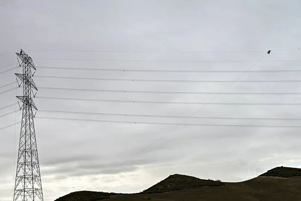 Installation and assembly of high-rise electrical towers. — Stock Photo, Image