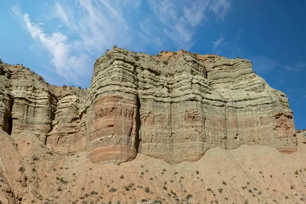 Granada Geopark 'ındaki Badland de los colaos tepeleri ve uçurumları