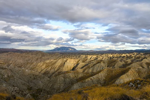 Cordilleras y acantilados del Badland de los Coloraos en el Geoparque de Granada —  Fotos de Stock