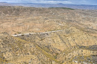 Granada Geopark 'ındaki Badland de los colaos tepeleri ve uçurumları