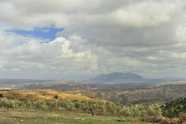 Риджи и скалы Пустоши-де-лос-Колораос в Геопарке Гранады — стоковое фото