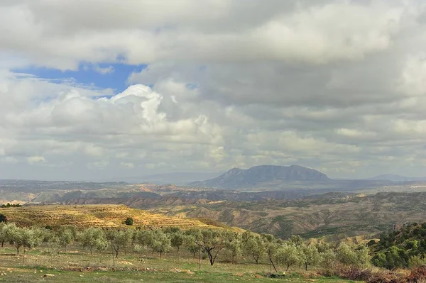 Cordilleras y acantilados del Badland de los Coloraos en el Geoparque de Granada —  Fotos de Stock