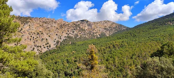 Landschaft der hohen Gipfel der Sierra de Baza - Granada. — Stockfoto