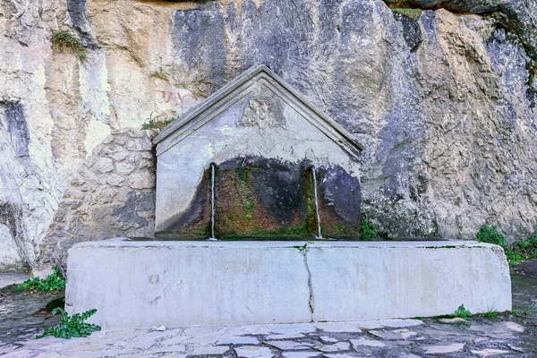 Fonte di acqua potabile e cristallina del Santuario della Vergine di Tiscar, Jaen. — Foto Stock