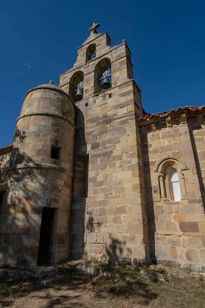 Quintanilla de Rucadio, Cantabria 'daki Santa Maria Kilisesi.. — Stok fotoğraf
