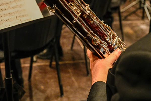 Fagotten är ett träblåsinstrument med dubbla rörblad. — Stockfoto