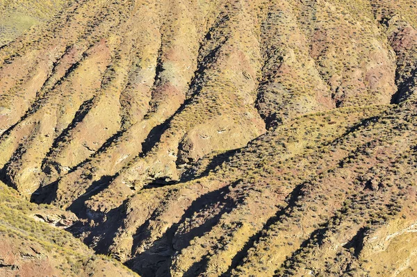 Badland, terres rouges sans végétation du Géoparc de Grenade. — Photo