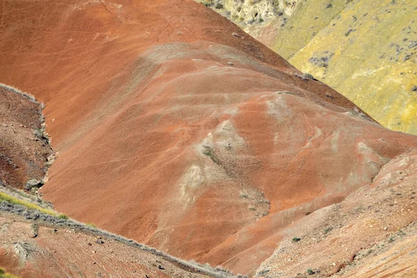 Çorak Topraklar, Granada Geopark 'ın bitkisiz kızıl toprakları..