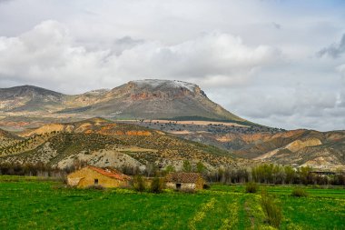 Fardes nehir vadisi - dağlar manzarası
