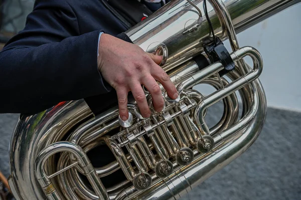 Tuba - Basen är den största av mässingsinstrumenten — Stockfoto