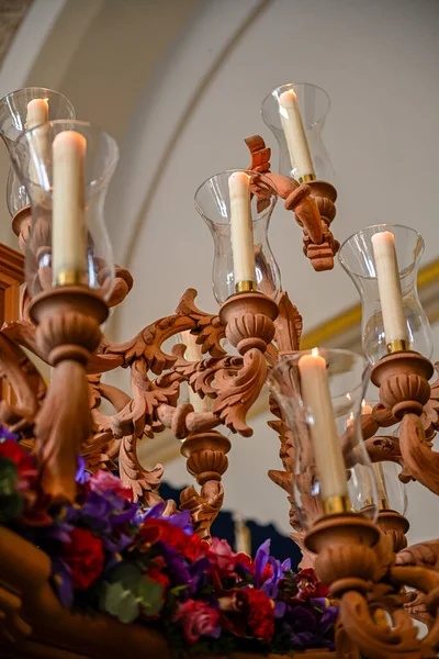 Candeleros en el paso o trono de la Semana Santa — Foto de Stock