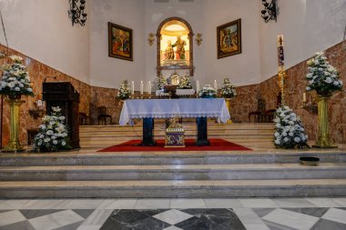 Katolik Kilisesi 'nin merkez sahasında yüksek sunak.