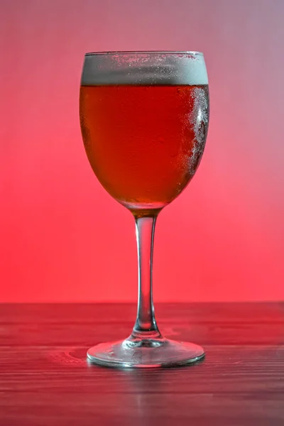 Shadow Glass Beer Pink Background — Fotografia de Stock