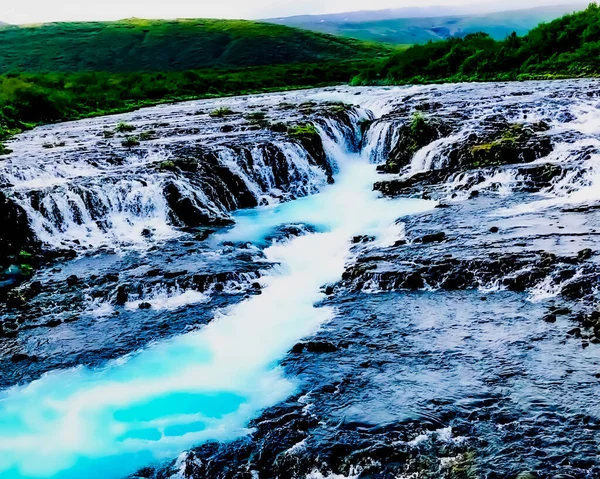 Cachoeiras Azuis Cercadas Por Black Rock — Fotografia de Stock