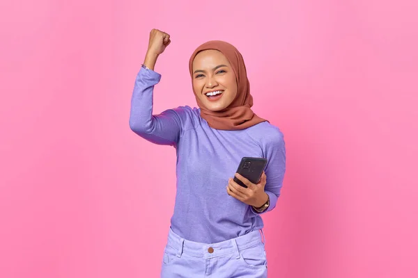 Cheerful Young Asian Woman Using Smartphone Celebrating Success Pink Background — Stock Photo, Image