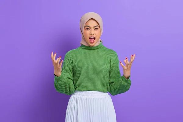 Beautiful Annoyed Asian Woman Green Sweater Shout Loudly Expresses Rage — Stock Photo, Image