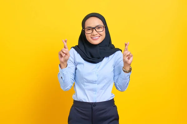 Retrato Mujer Asiática Joven Feliz Esperanzado Optimista Dedos Cruzados Para —  Fotos de Stock