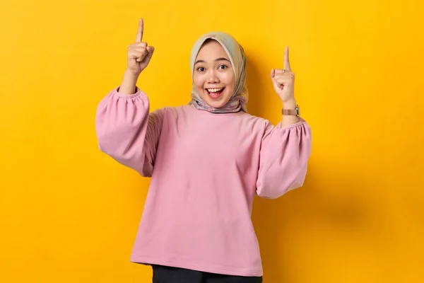 Excited Young Asian Woman Pink Shirt Pointing Finger Copy Space — Stock Photo, Image