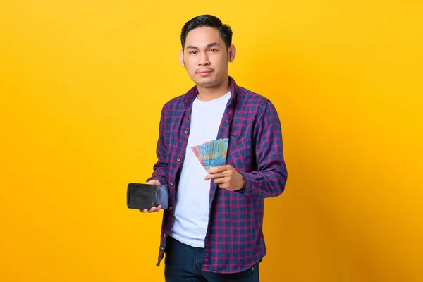 Exitoso Joven Asiático Sonriente Camisa Cuadros Con Billetera Billetes Dinero — Foto de Stock