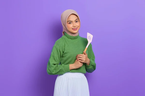 Smiling Beautiful Asian Woman Green Sweater Hijab Holding Spatula Isolated — Stock Photo, Image